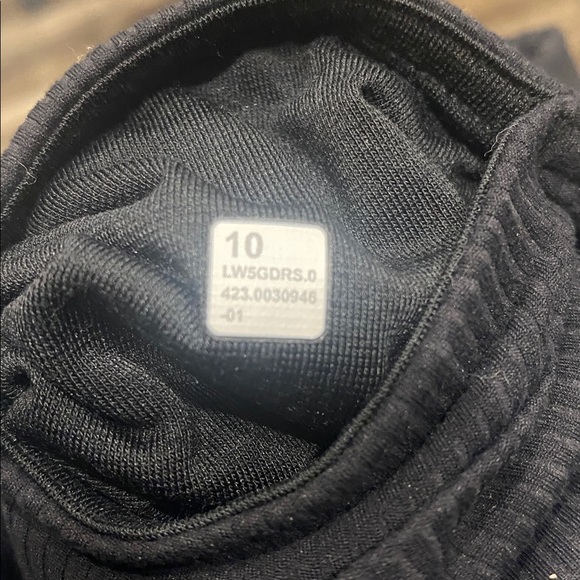 Lululemon black ribbed mini flare. Size 10 - Picture 4 of 4